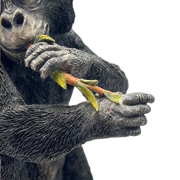 GORILLA Figurine Hand Painted Hand-Crafted Monkey Sculpture Country Artists - Picture 10 of 10